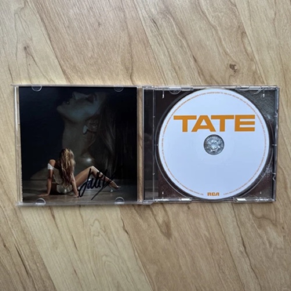 Tate McRae Signed insert SO CLOSE TO WHAT CD Album - CD AUTHENTIC AUTOGRAPH NEW